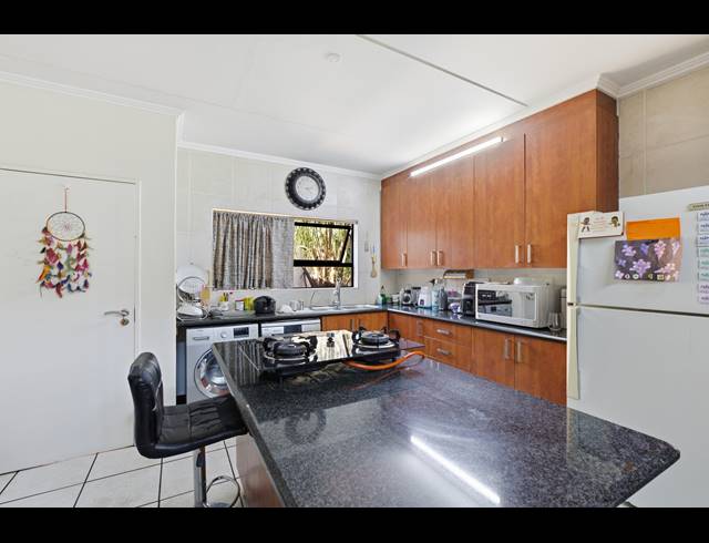 3 BEDROOM APARTMENT FOR SALE IN SUNNINGHILL